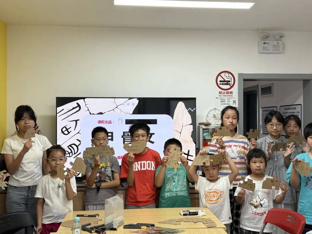 临汾路街道学生社区实践站暑期系列活动之一pg模拟器创意火花撞文明童趣非遗绽新姿！(图2)