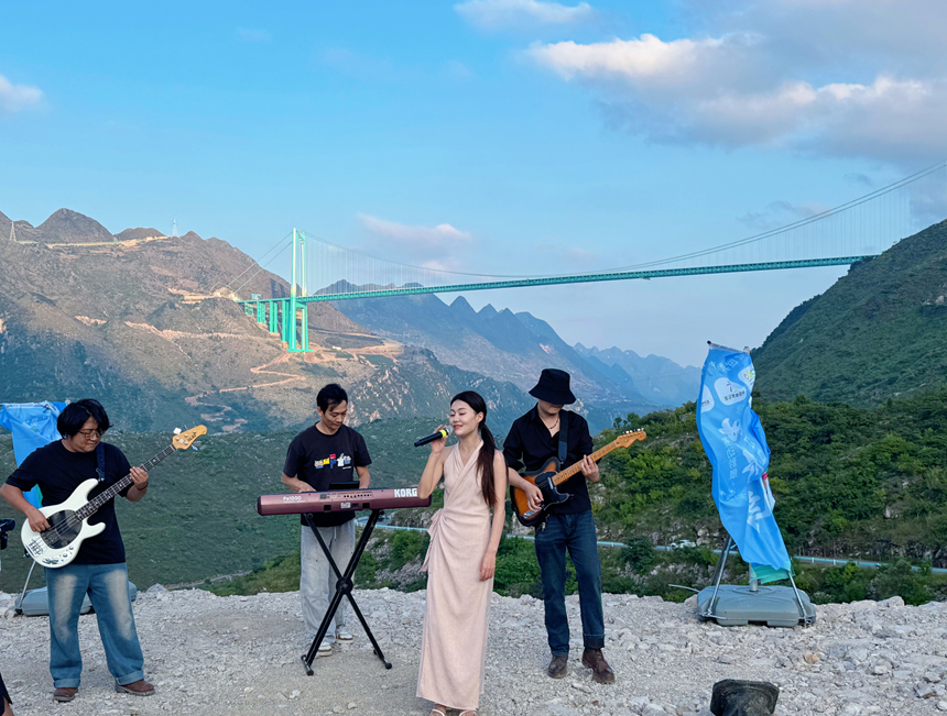 :“文旅+”擦亮“多彩贵州”新品牌pg试玩绘就假期多彩画卷!贵旅集团(图6) :“文旅+”擦亮“多彩贵州”新品牌pg试玩绘就假期多彩画卷!贵旅集团(图6)